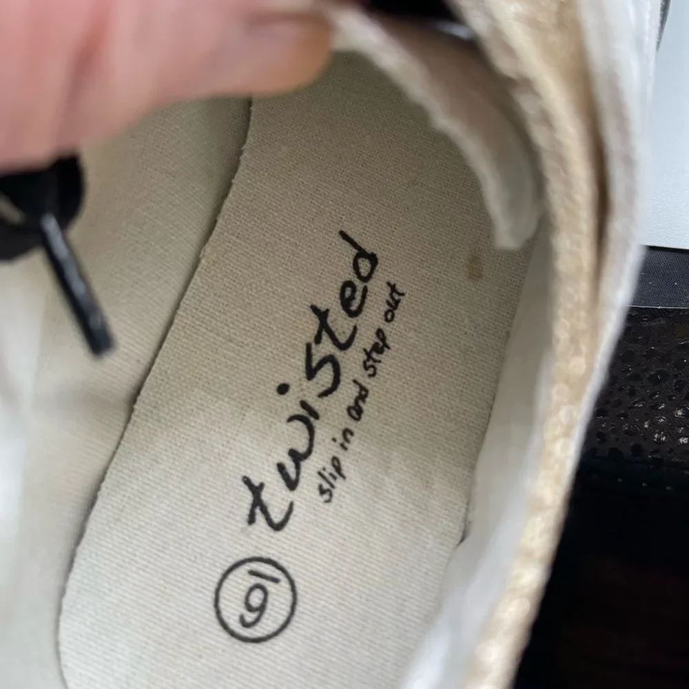 New without tags Twisted  step into and out of tennis shoe size 6